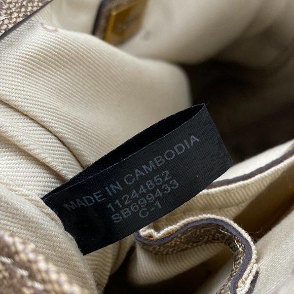 Guess Women's Manhattan Backpack Bag 4g‎ logo bag *missing zipper pull - Picture 8 of 12